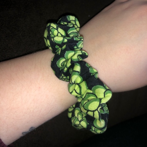 Scrunchie - Picture 2 of 2